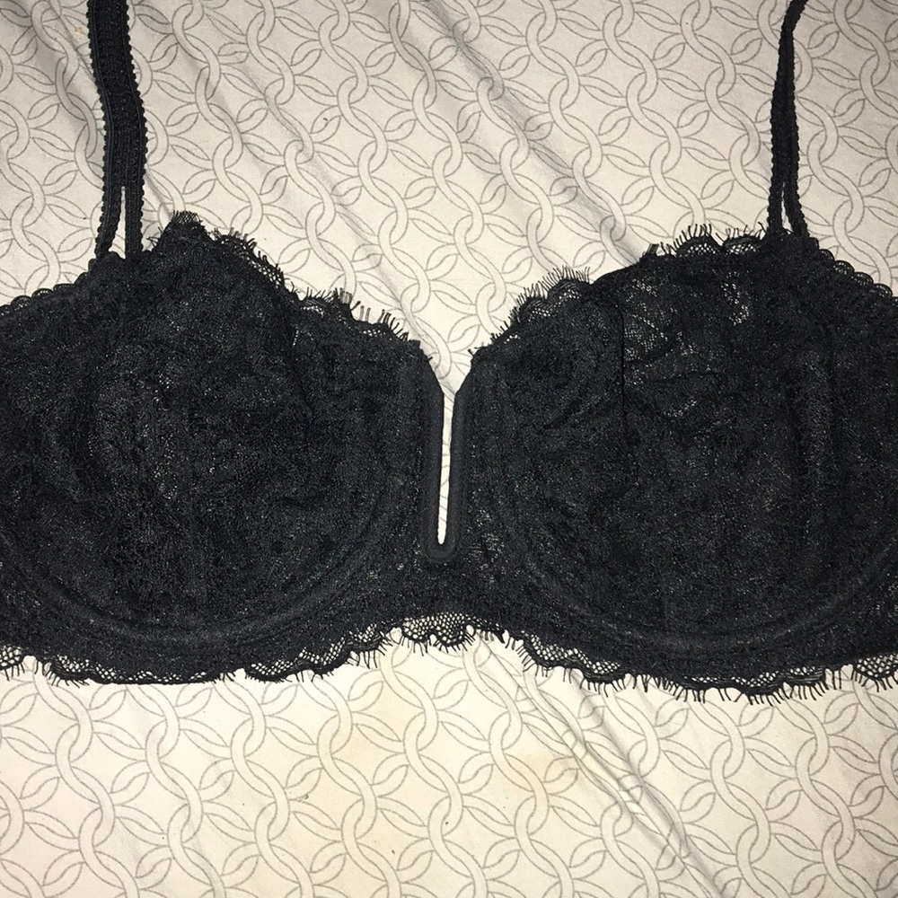 women’s black lace bra